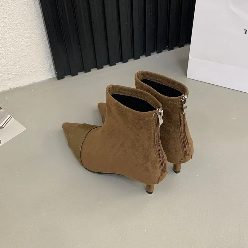 

Современные женские ботильоны на каблуке, модные элегантные женские короткие ботинки из флока с острым носком, женская обувь на молнии, туфли-лодочки