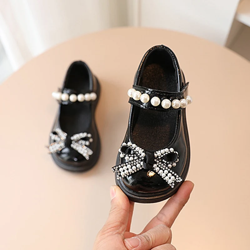 Children Girls Spring Autumn Korean Style Fashion Princess Leather Shoes Kids Retro Patent Leather Pearl Bow Design Beans Shoes