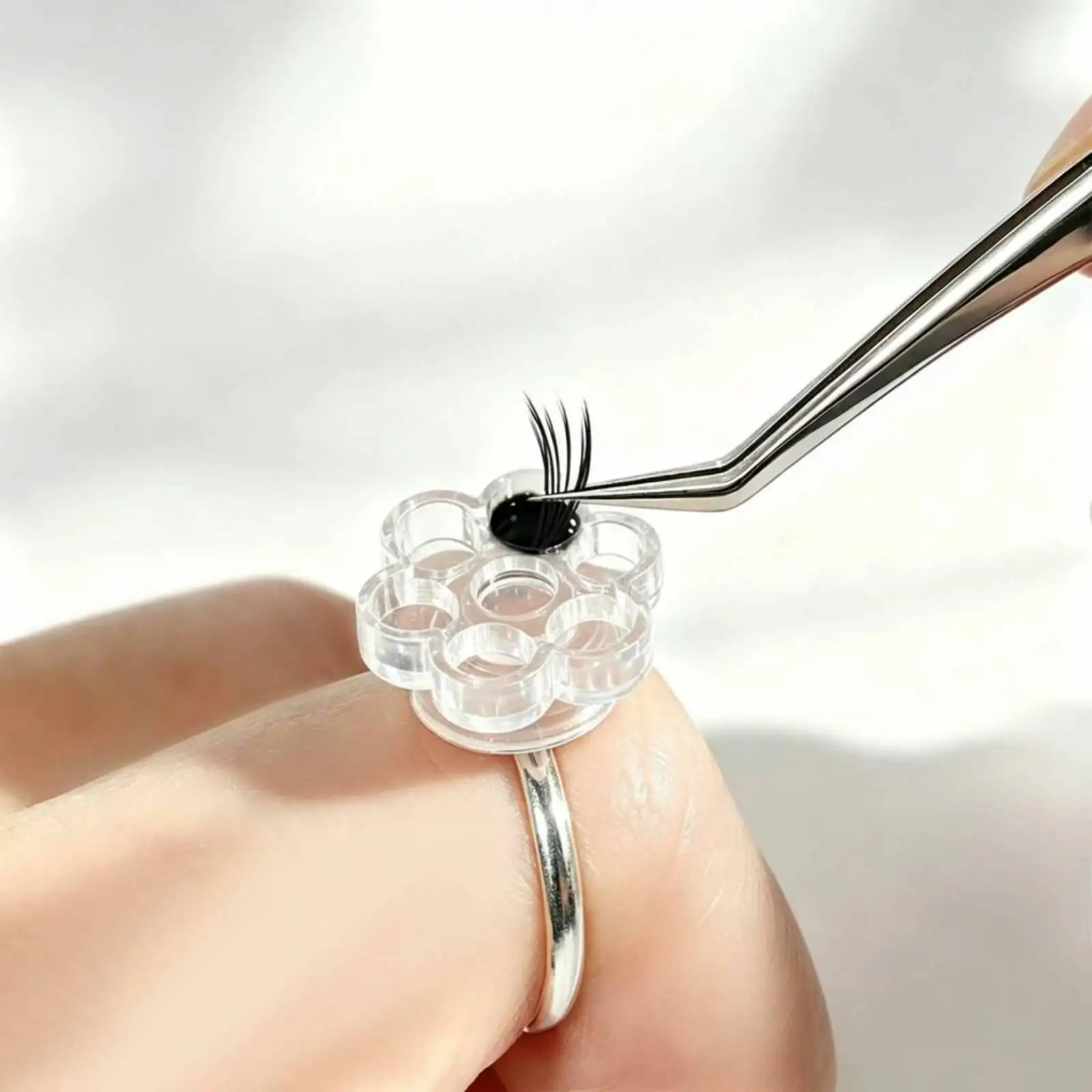 Clear Disposable Eyelash Adhesive Holder Multiple Well Lash Glue Cup for Salon and Home Extension