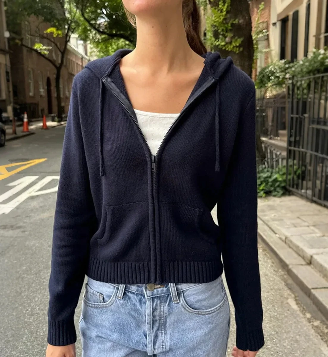 Damska bluza z kapturem, długim rękawem, kieszeniami, w stylu streetwear, basic, dresowa, jednolita.