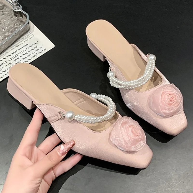 

Элегантные женские тапочки на среднем каблуке, туфли на каблуке с цветочным принтом и бусинами, новые модные сандалии 2025 года, туфли-лодочки, летние трендовые шлепанцы с квадратным носком и мелкой подошвой