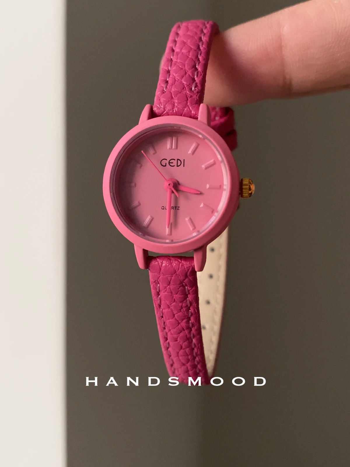 ساعة بتصميم متخصص مقاومة للماء باللون الوردي الفاخر للشابات، ساعة كوارتز فاخرة وعصرية عالية الجودة هدية للنساء