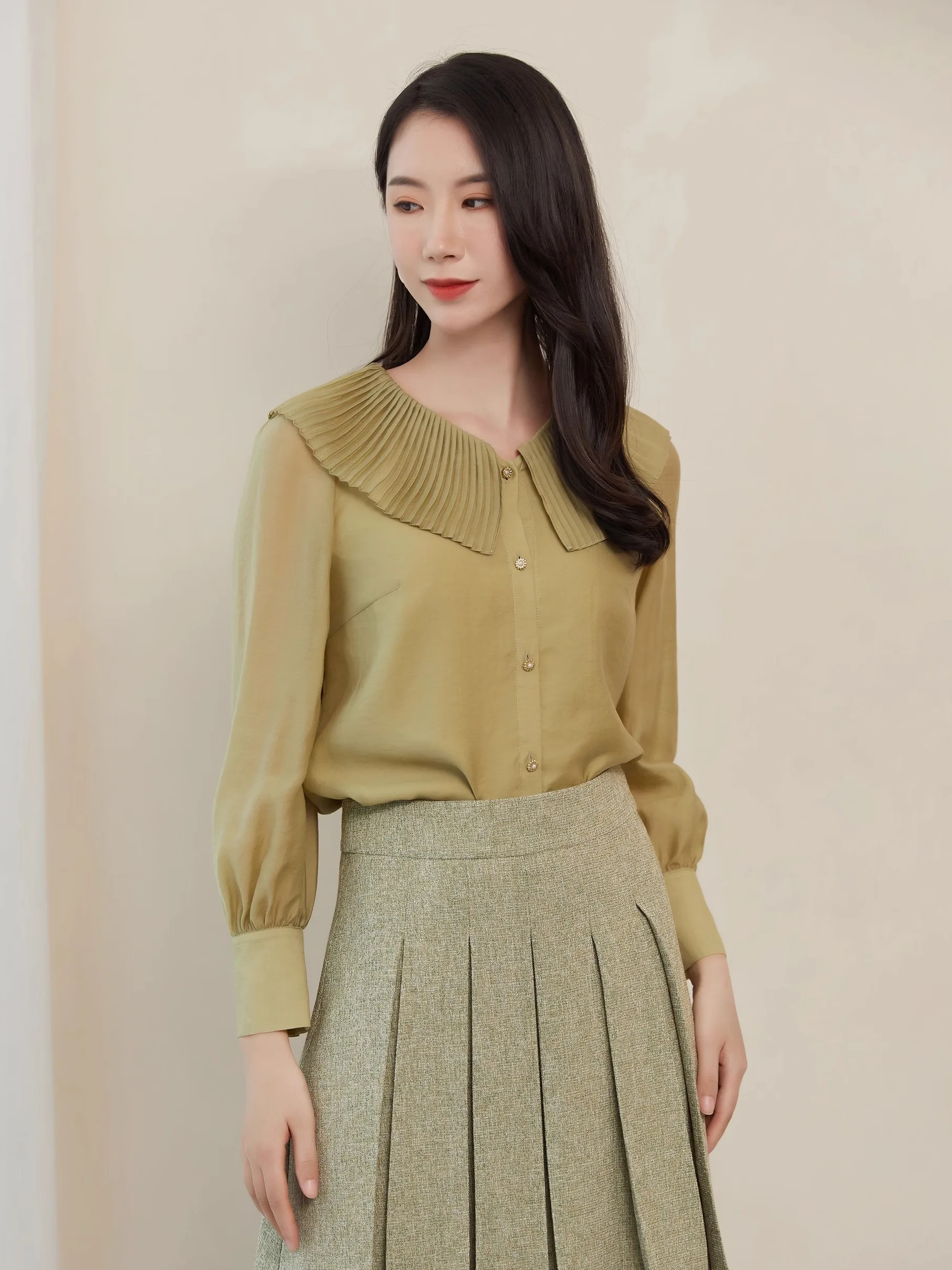 

Весенняя зеленая женская блузка с длинным рукавом из шелкового шифона, плиссированная, с воротником-стойкой, на пуговицах, элегантный топ, приятный к телу, дышащий