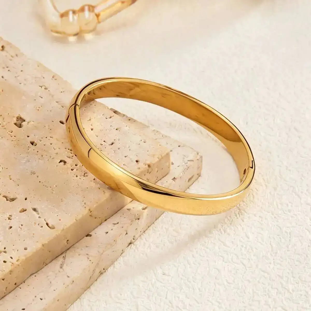 

SHIXIN Simple Smooth Stainless Steel Bangles Bracelets for Women Trendy 18K Gold Plated Metal Bracelet Jewelry Accessories Gift