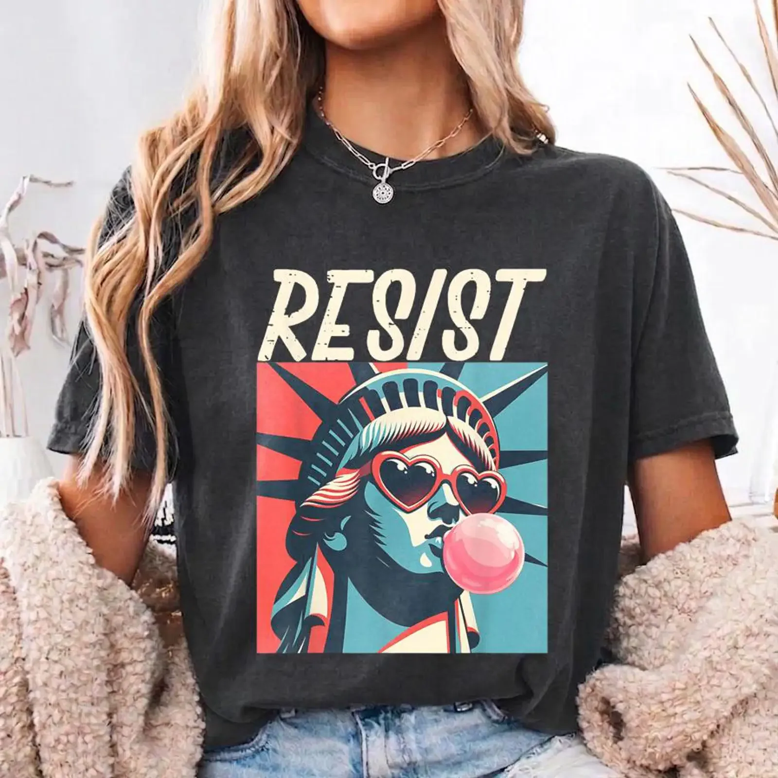 Resist Statue of Liberty Bubblegum T Shirt 4th July Social Justice Protest USA Red White Blue Preppy Coquette  vintage Washed