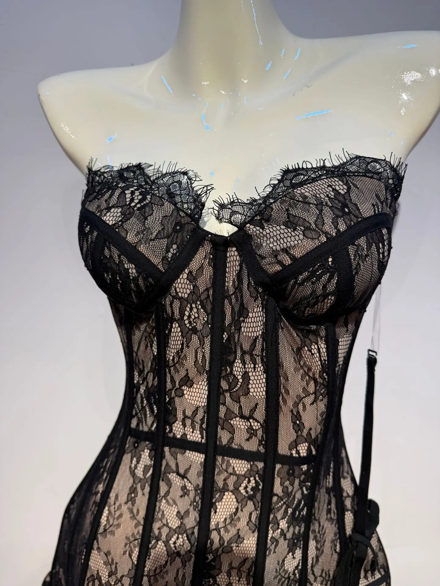 2026 جديد إمرأة مثير حمالة عالية سبليت ميدي Bodycon فستان أبيض 2025 أنيق مساء نادي فاخر فساتين حفلات أعياد الميلاد