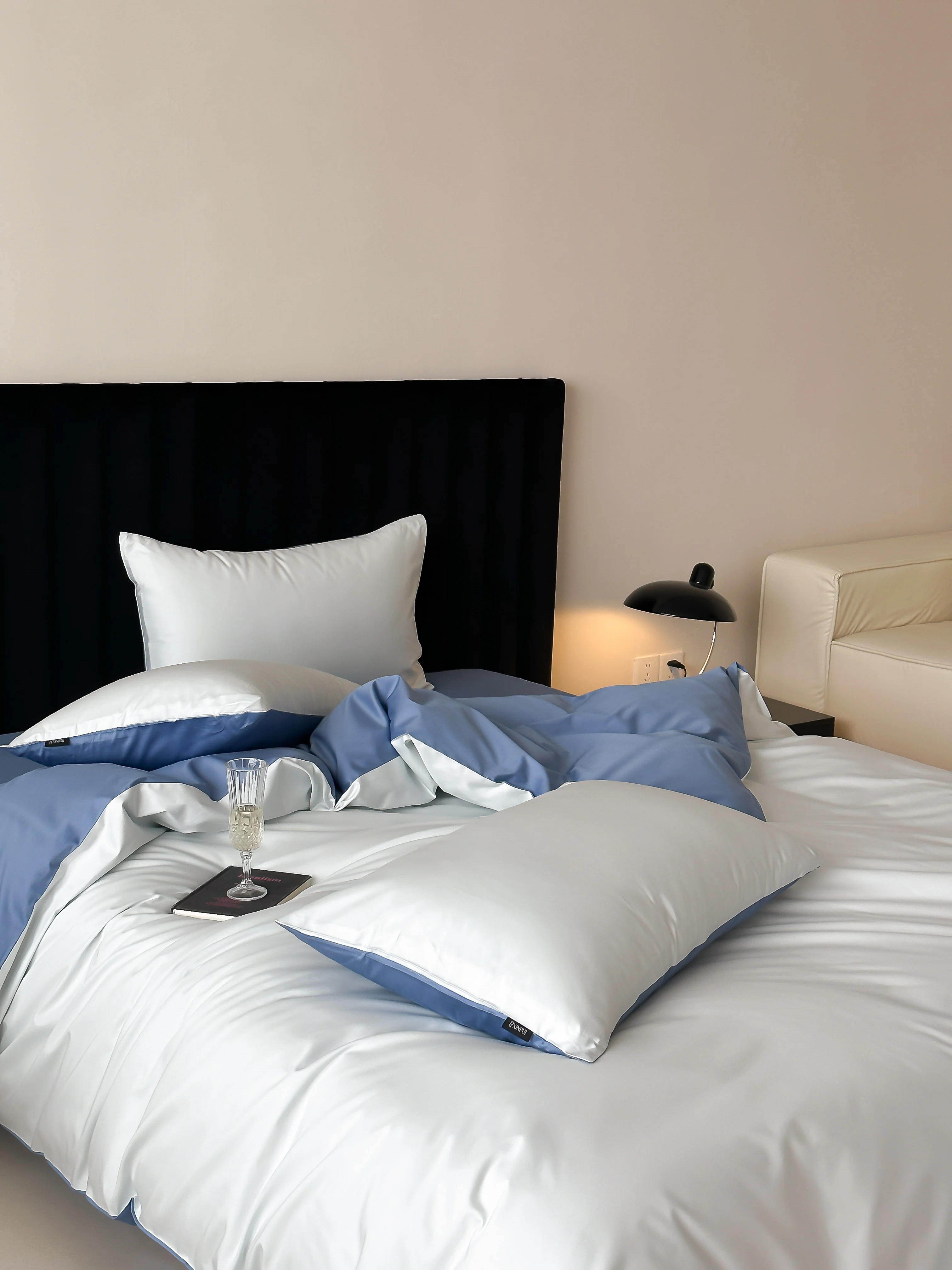 

Luxury 100% Cotton 4-Piece Bedding Set, High-Grade Silky Soft Duvet Cover with Pillowcases, King & Queen Sizes for Bedroom Decor