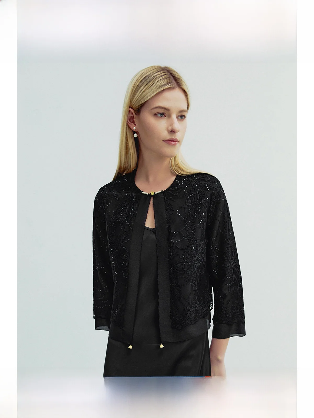 

YIYI New Chinese Style Embroidered Silk Jacket High-Definition Sequin Seven-Quarter Sleeve round Neck Button-Up Women's Coat