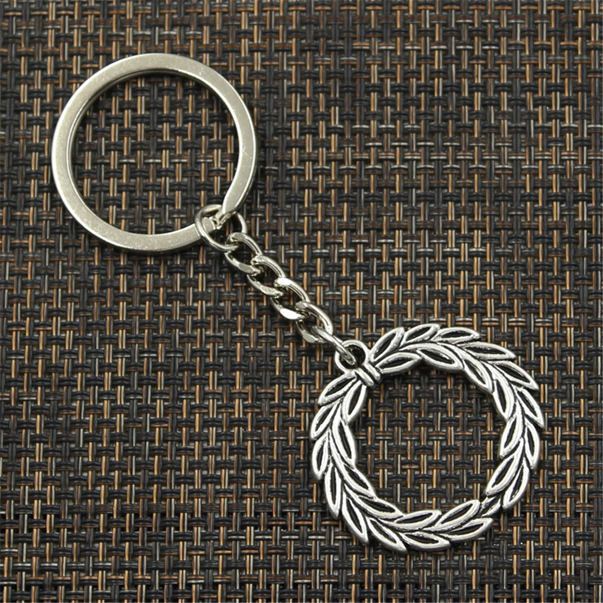 New Fashion Keychain 36x34mm Olive Branch Laurel Wreath Pendants DIY Men Silver Color Car Key Chain Ring Holder Souvenir Gift