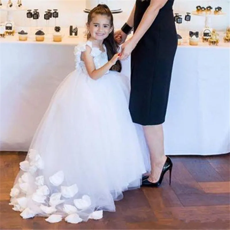 

Backless Pearls Flower Girl Dress Trailer Puffy Wedding Party Gowns for Girl First Communion Dresses Eucharist Attended Princess