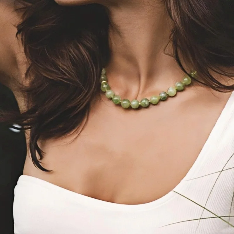 Danish Niche Design Green Natural Stone Necklace with a Fresh and High-end Forest Style Dopamine Fashion Collarbone Chain