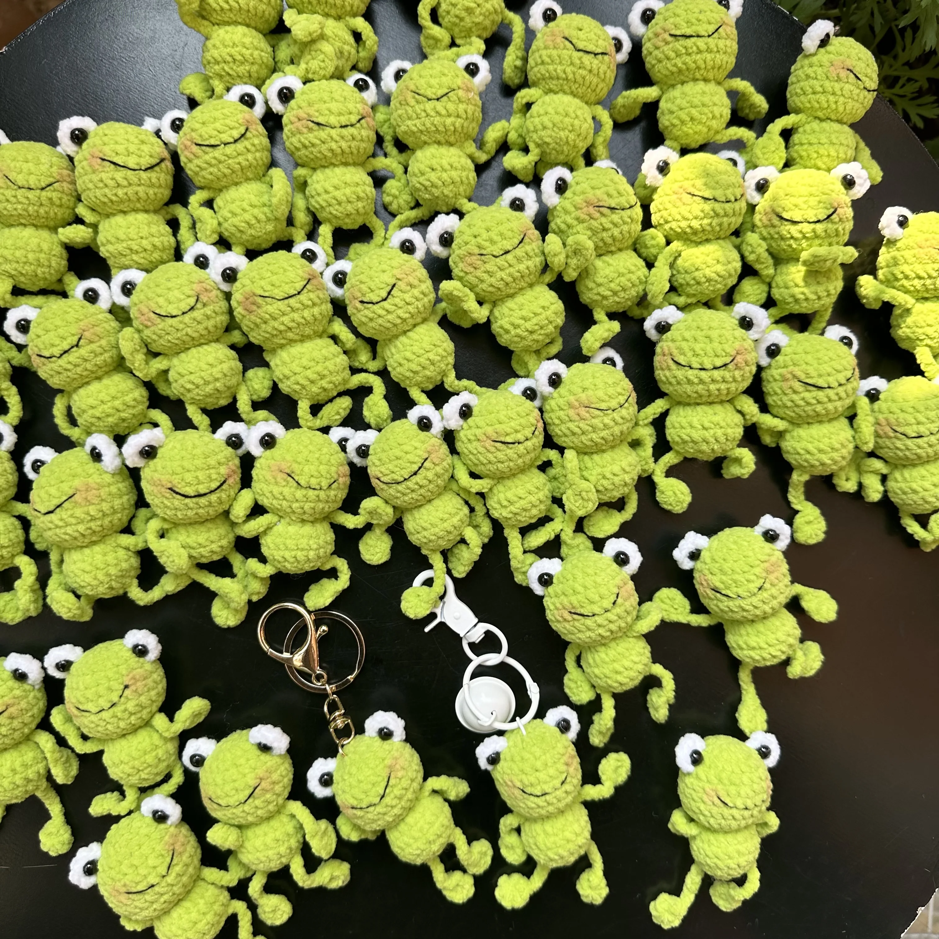 Cute Mini Hanging Frog Keychains Creative Knitting Doll Crochet Keyrings For Car Keys Kapibala Knitted Keychain For Bag Pendant