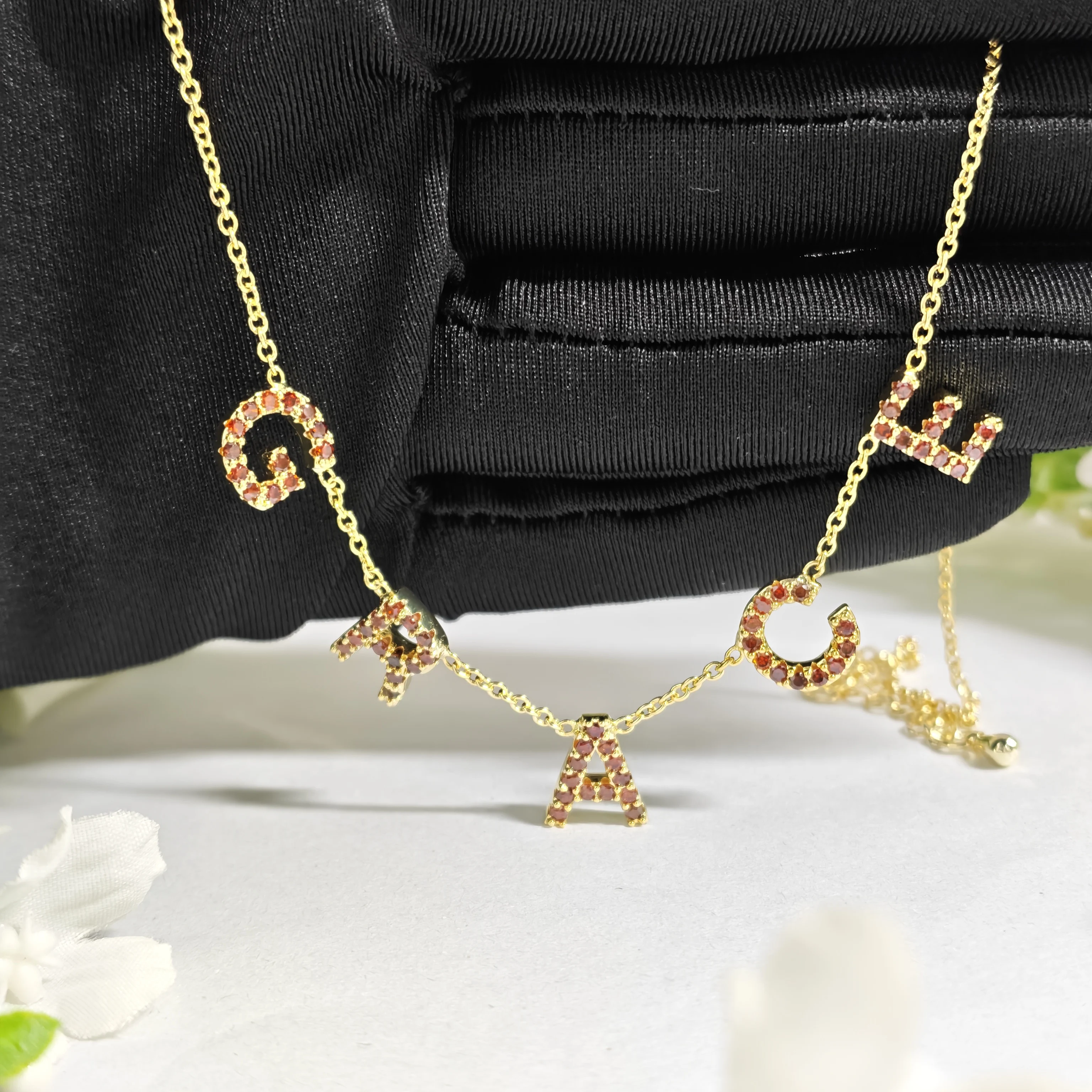 

Ожерелье с именем Lateefah, высота букв 9 мм, 12 цветов, персонализированное украшение с именной табличкой из фианитов для женщин