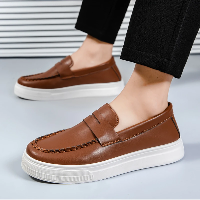 Mocassins de loisirs en cuir pour hommes, chaussures de travail confortables, baskets rétro faites à la main, plate-forme plate, chaussure de marche, haute qualité