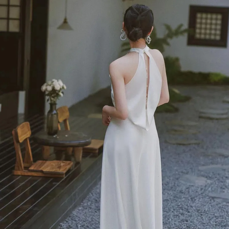 Abito da sposa leggero Halter Simple Travel Shoot Sexy Backless Super Fairy Bianco Dimagrante Coda di sirena Uscita di ricevimento in stile coreano