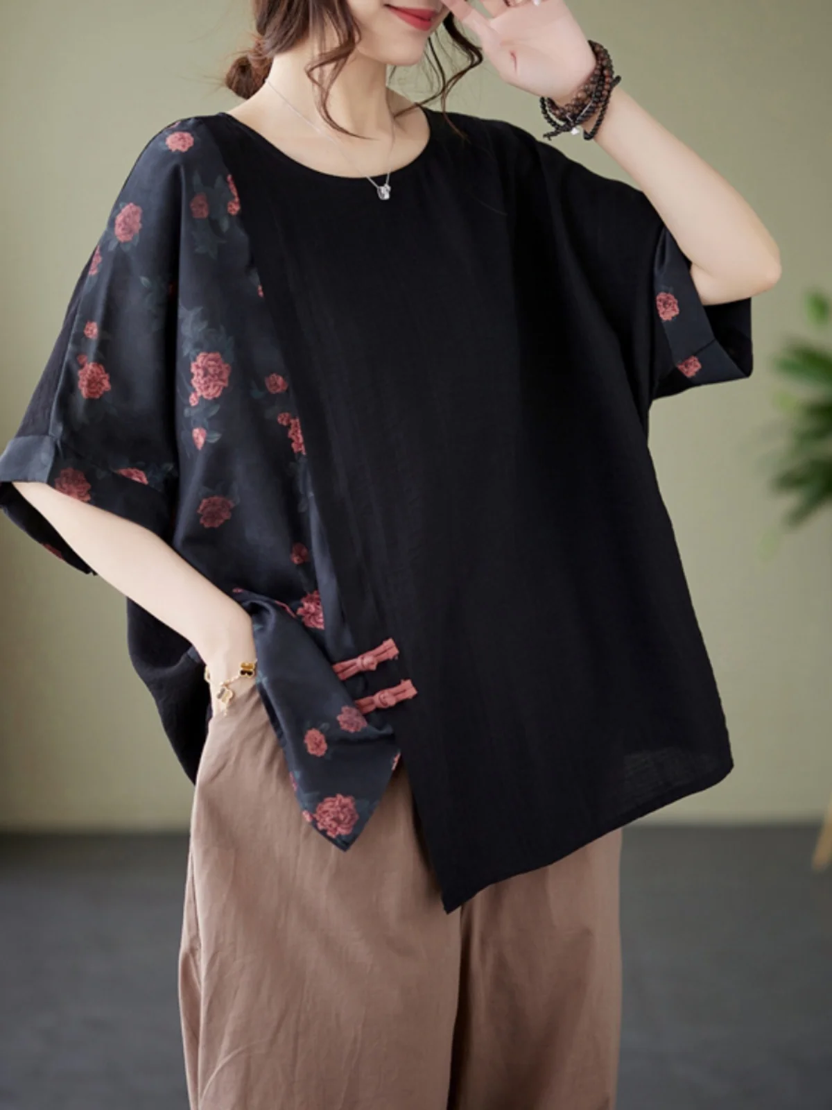 レトロなボタンスプライス花柄コットンリネンTシャツ、大きいサイズ、女性用、丸首、お腹を隠す、スリム効果、アシンメトリー...