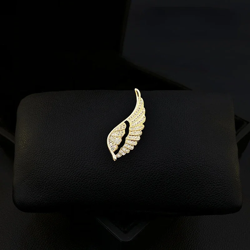 

Golden Delicate Wings Brooch High-End Women Pin Men Buckle Small Corsage Suit Collar Pin Accessories Rhinestone Jewelry 1705