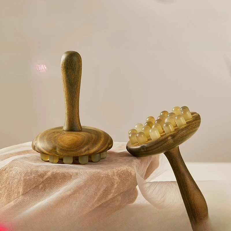 

Массажная щетка для головы Lotus, скрабер для тела и кожи головы для детоксикации и расслабления, портативный деревянный инструмент Гуаша.