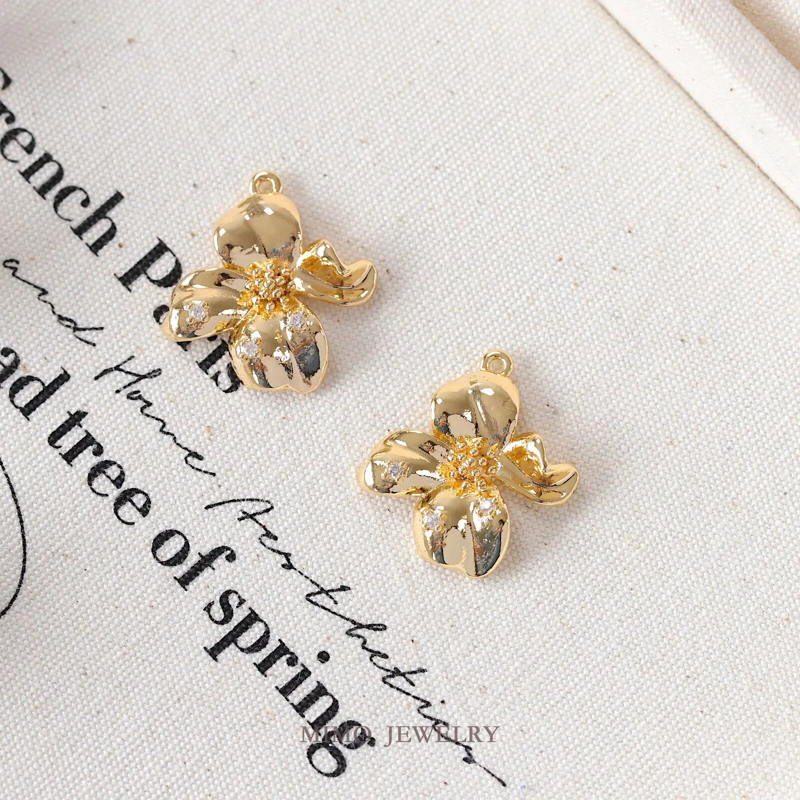 

Copper-plated Gold French Gentle Temperament Zircon Flower Charms Pendant For Jewelry Making DIY Bracelet Accessories Findings