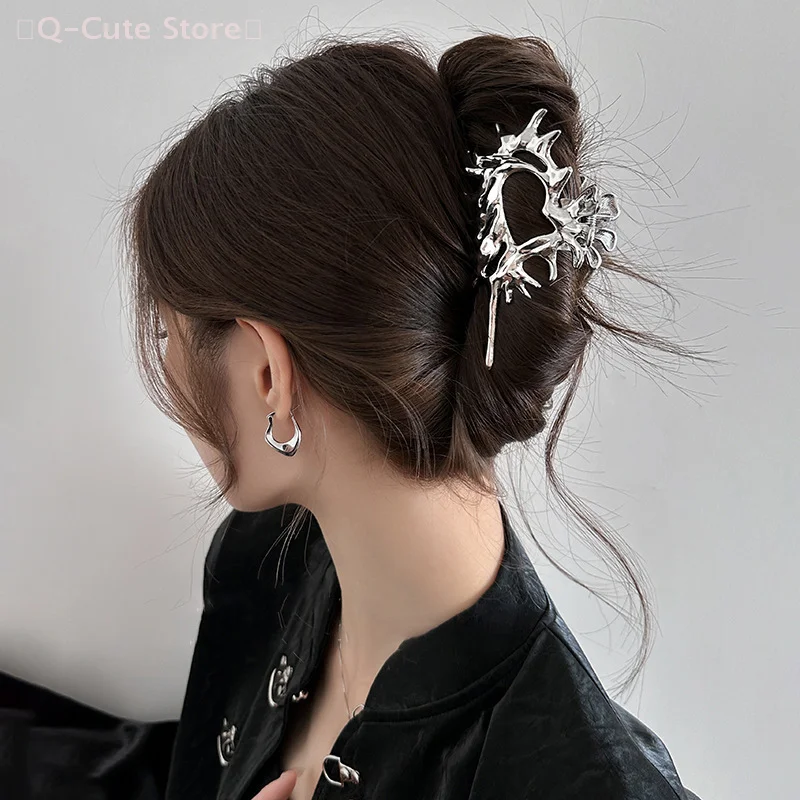 

Creative Unique Liquid Metal Conch Hair Claw For Women Girl Hollow Shell Crab Hair Clip Personality Temperament Hair Accessories