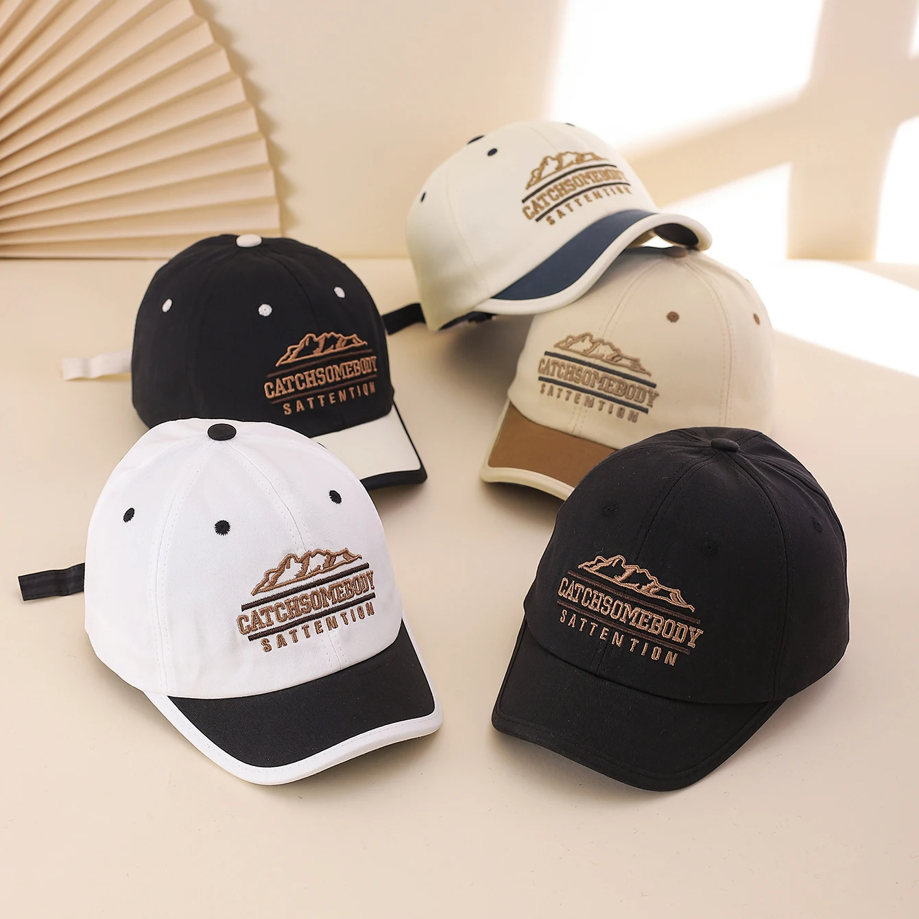 Modische bestickte Baseballkappe mit Buchstaben-Patch und Berggipfel-Motiv, weiche, verstellbare Snapback-Mütze für Outdoor-Radfahren