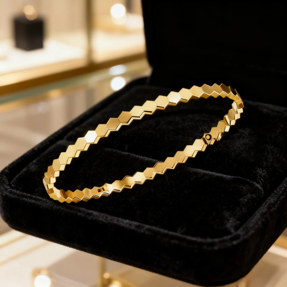 

Trendy 2026 Korean Style Titanium Steel Honeycomb Bracelet with Geometric Diamond Design Unisex Minimalist Niche Jewelry