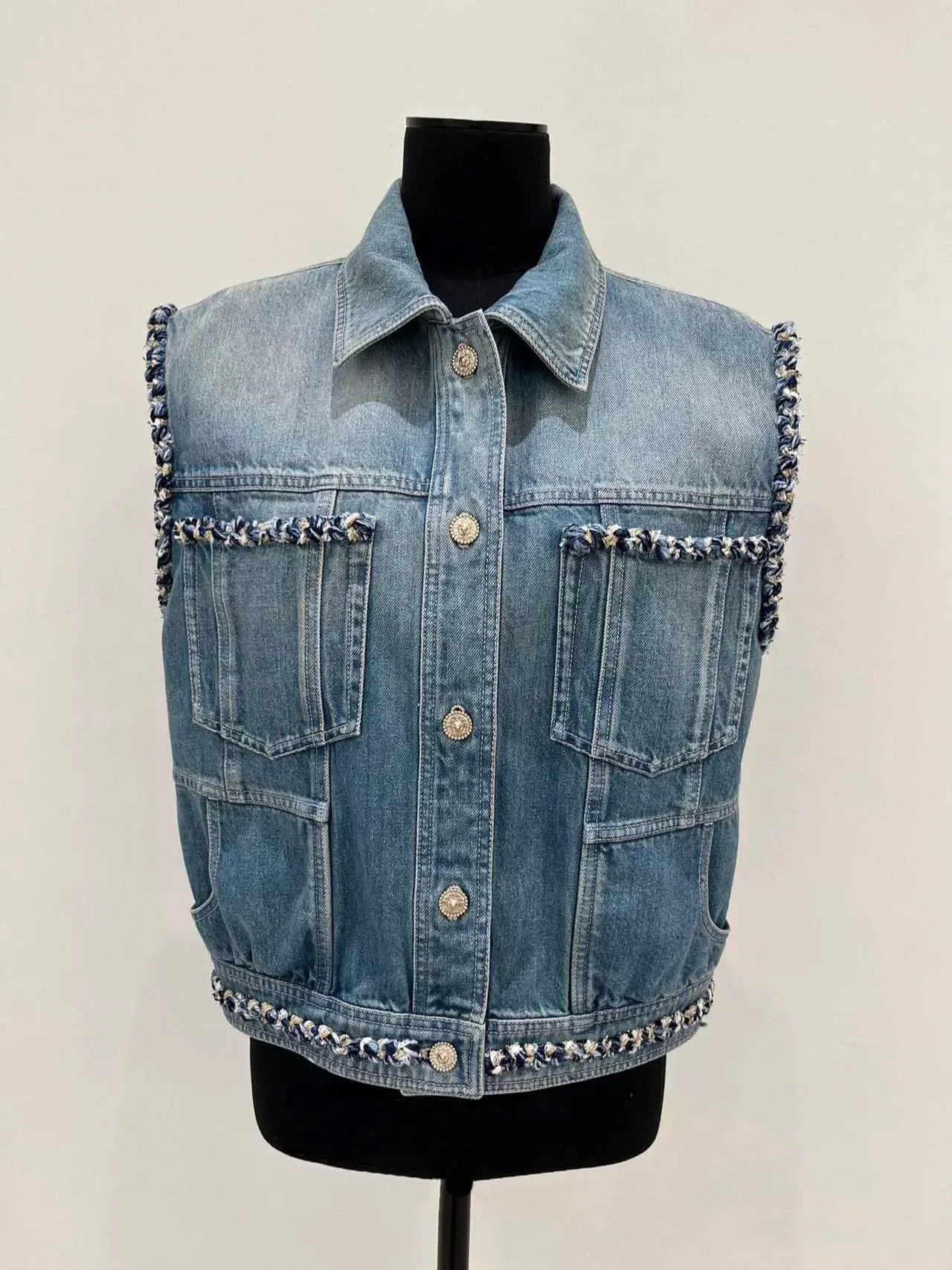 

2025 summer New Arrival Blue and White Woven Fashionable Denim Jacket, Skirt and Pants Set