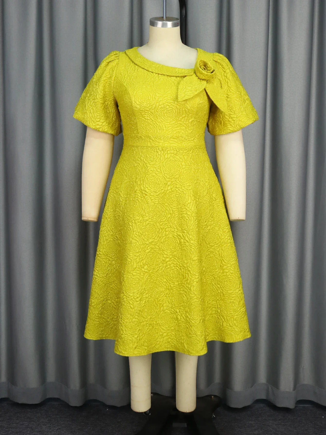 Women Plus Size Elegant Yellow Jacquard A-Line Dress Flower Asymmetrical Collar Short Puff Sleeve High Waist Birthday Prom Gowns