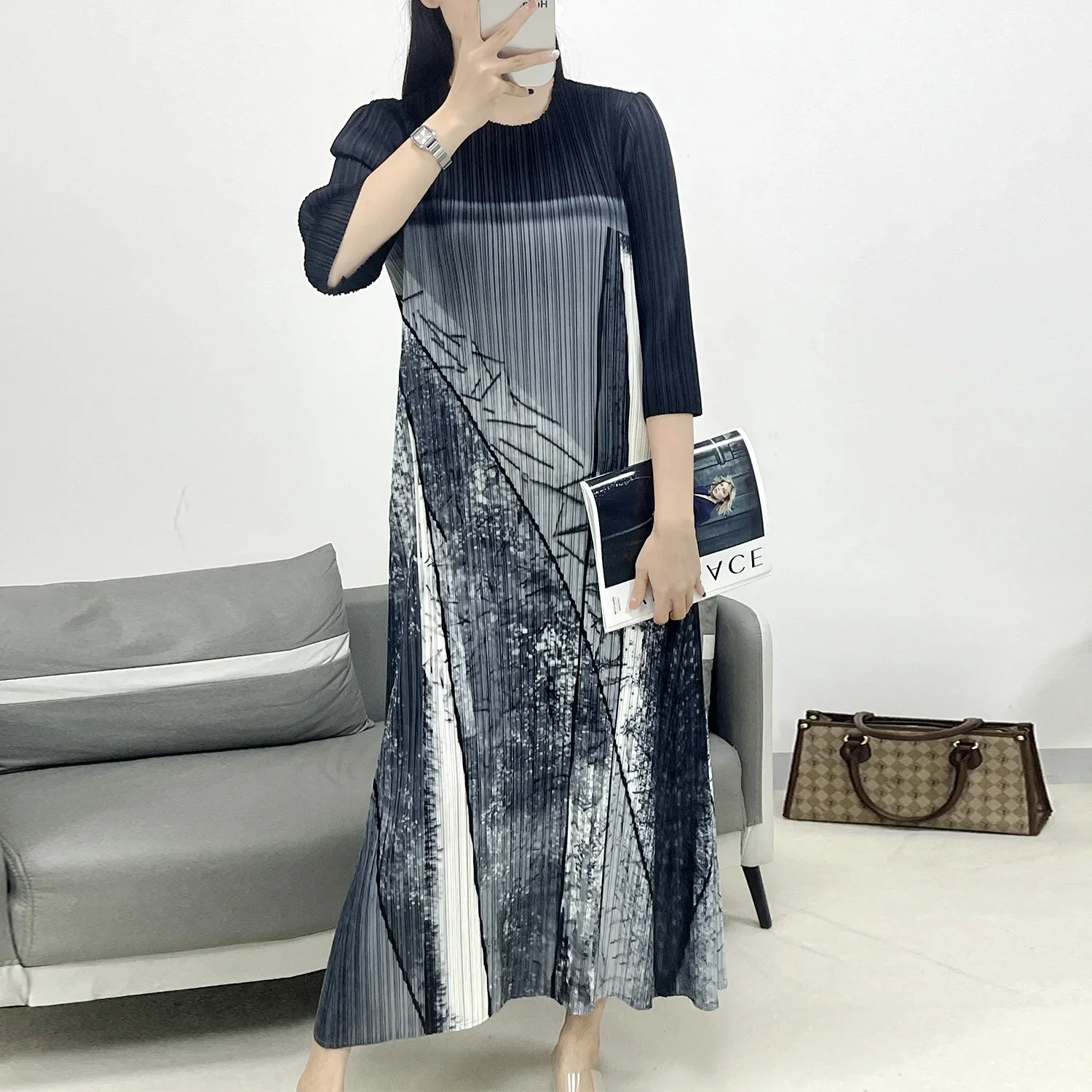 

Miyake Pleated Dress Women's 2024 Spring New Printed Casual Round Neck Three-quarter Sleeves Elastic Versatile Slimming Pleats