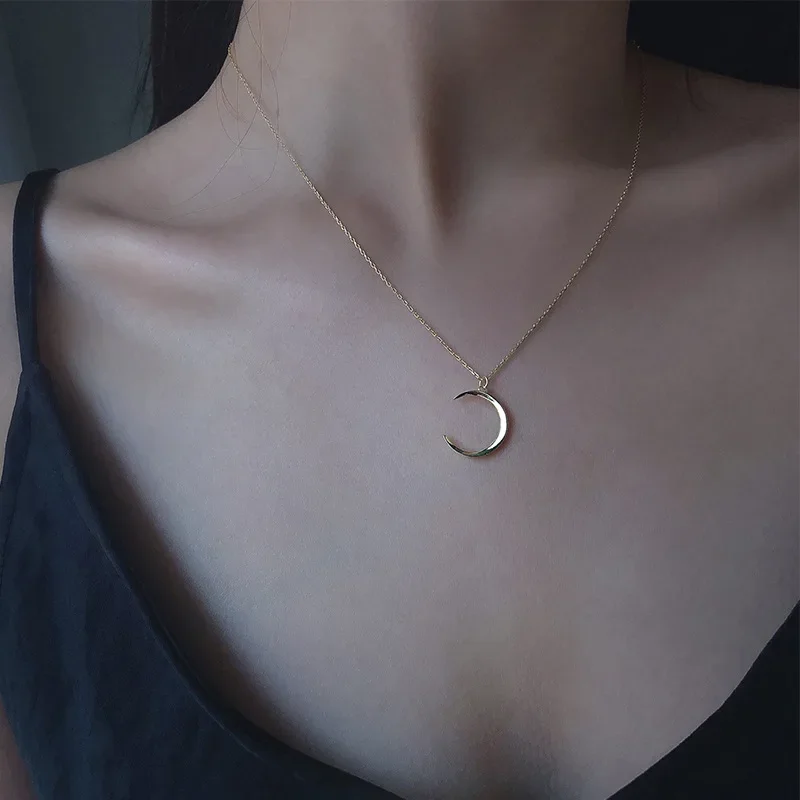 Retro Simple Cute Moon Necklaces for Women Clavicle Chain Alloy Crescent Pendant Holiday Gift Fashion Gothic Jewelry Wholesale