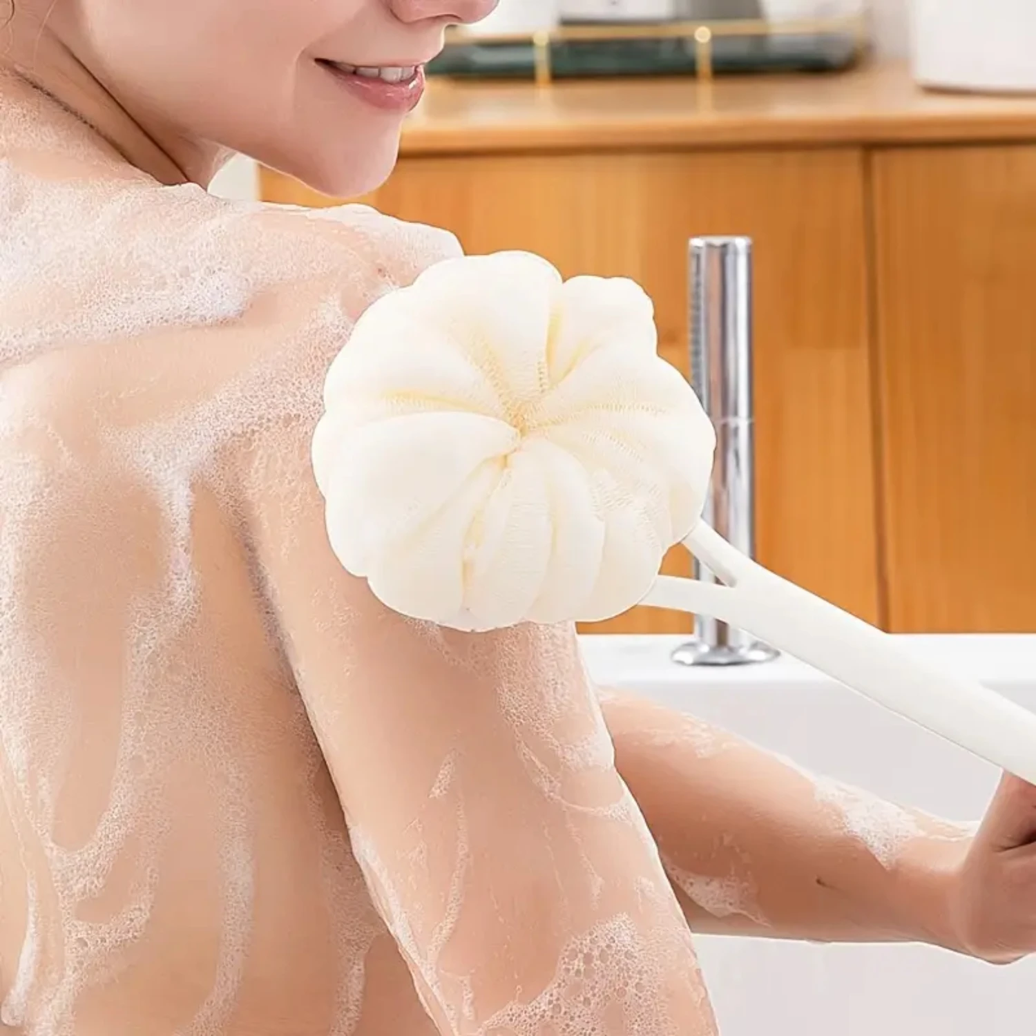 طقم تنظيف الجسم بالكامل صديق للبيئة ولطيف لتجربة استحمام خارج هذا العالم. يقشر خلايا الجلد الميت بلطفًا، حفلة موسيقية