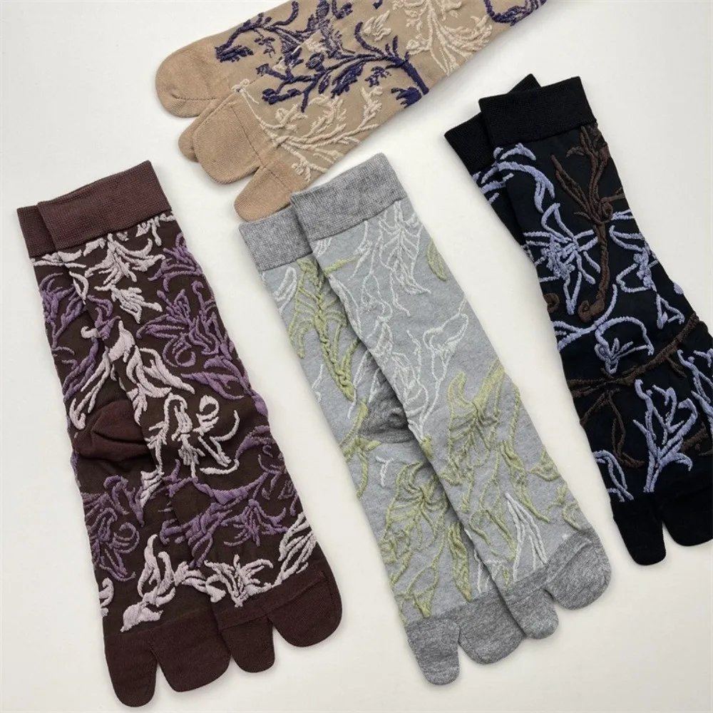 1 Pair Versatile Japanese Style Split Toe Socks Flower Pattern Breathable Two-Toed Socks Comfortable Retro Relief Mid Tube Socks