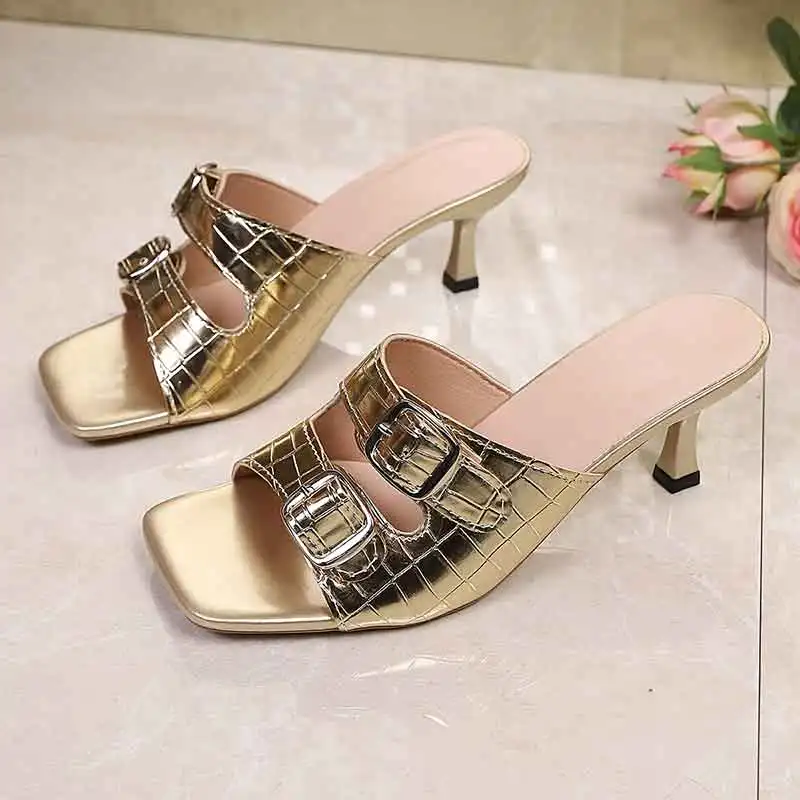 

Women's large-sized shoes for 36-43 years old in summer 2026, open-toe thick-soled slippers, high-heeled sandals, casual women's