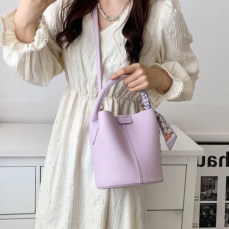 حقيبة كروس عصرية على شكل دلو 2025 - تصميم فرنسي بسيط، لون نقي، متوفر في المخزون، إرسال فوري