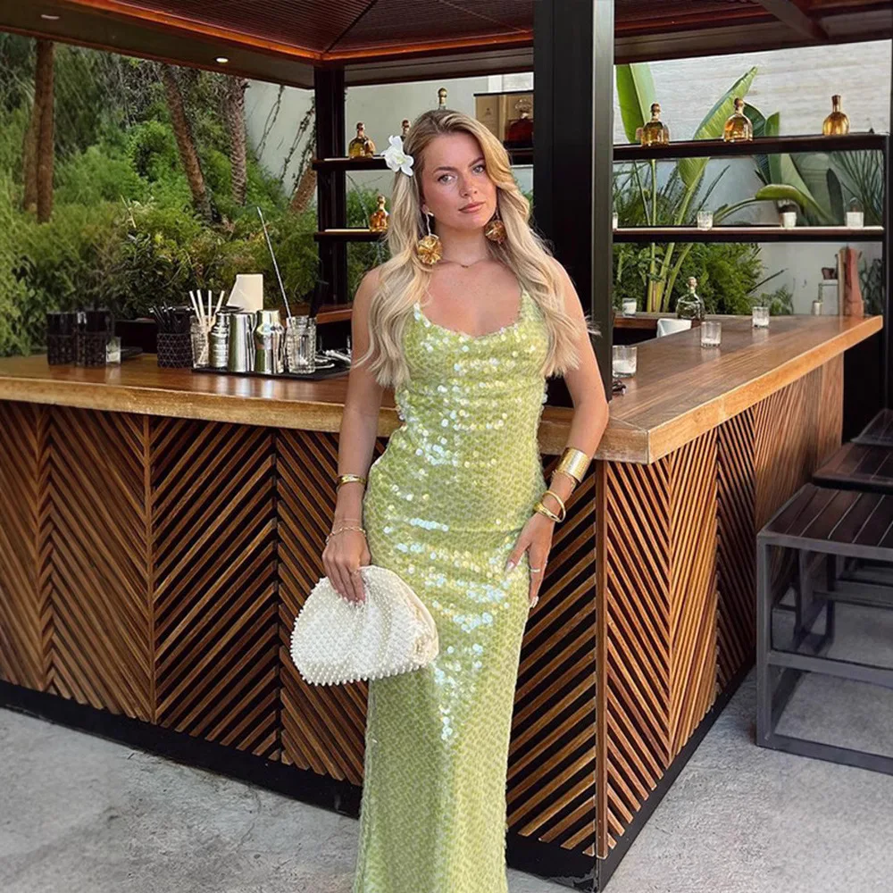 

A European and American style sexy spaghetti strap backless slim-fitting bodycon sequined evening gown