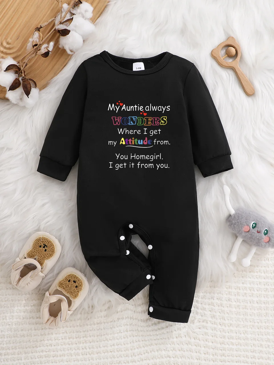

A baby long-sleeved onesie with interesting letter prints. It features a buttoned design for easy putting on and taking off