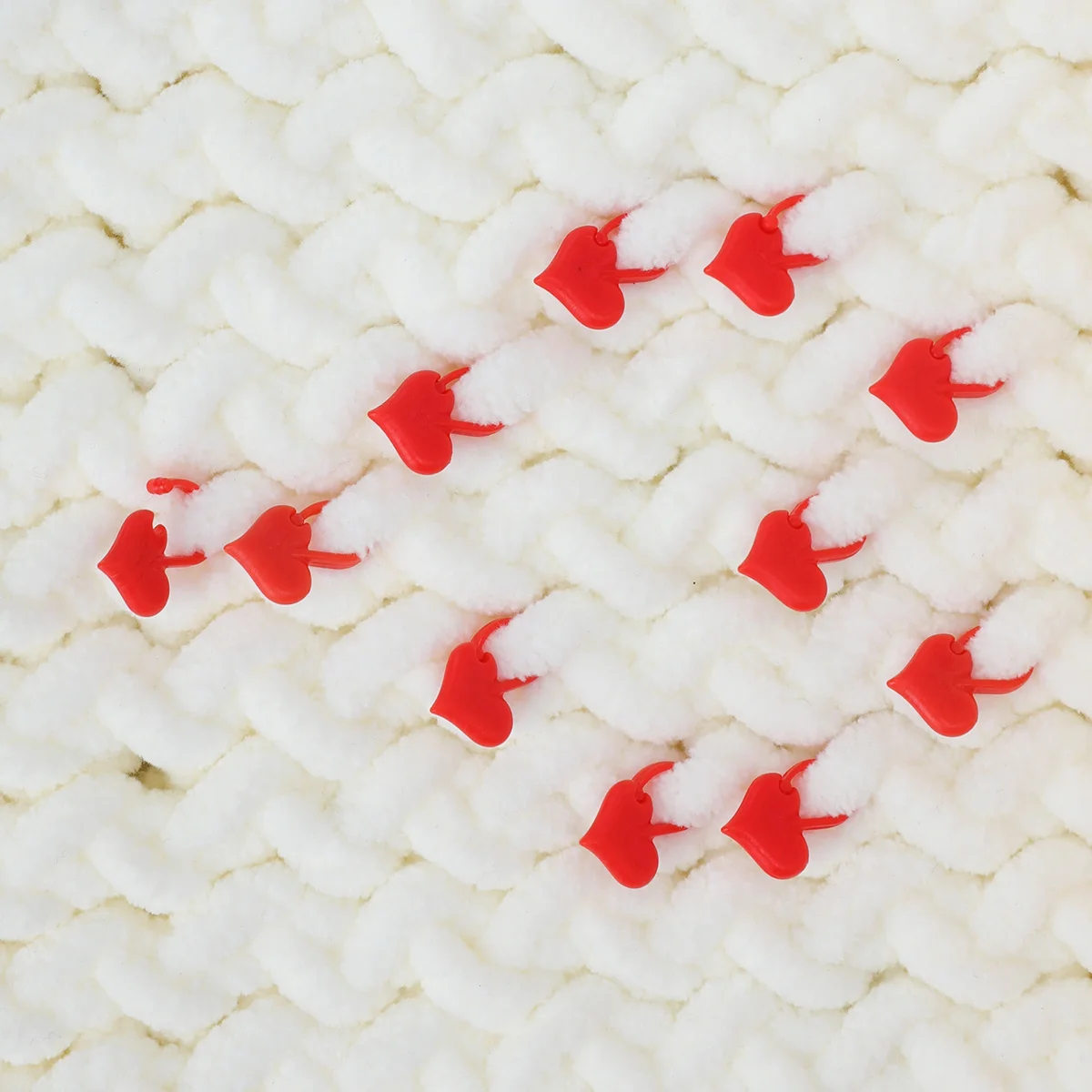 

100Pcs Soft Plastic Crochet Mark Buckles Heart Shape Durable Lightweight Knit Crochet Stitch Markers DIY Knitted Accessories