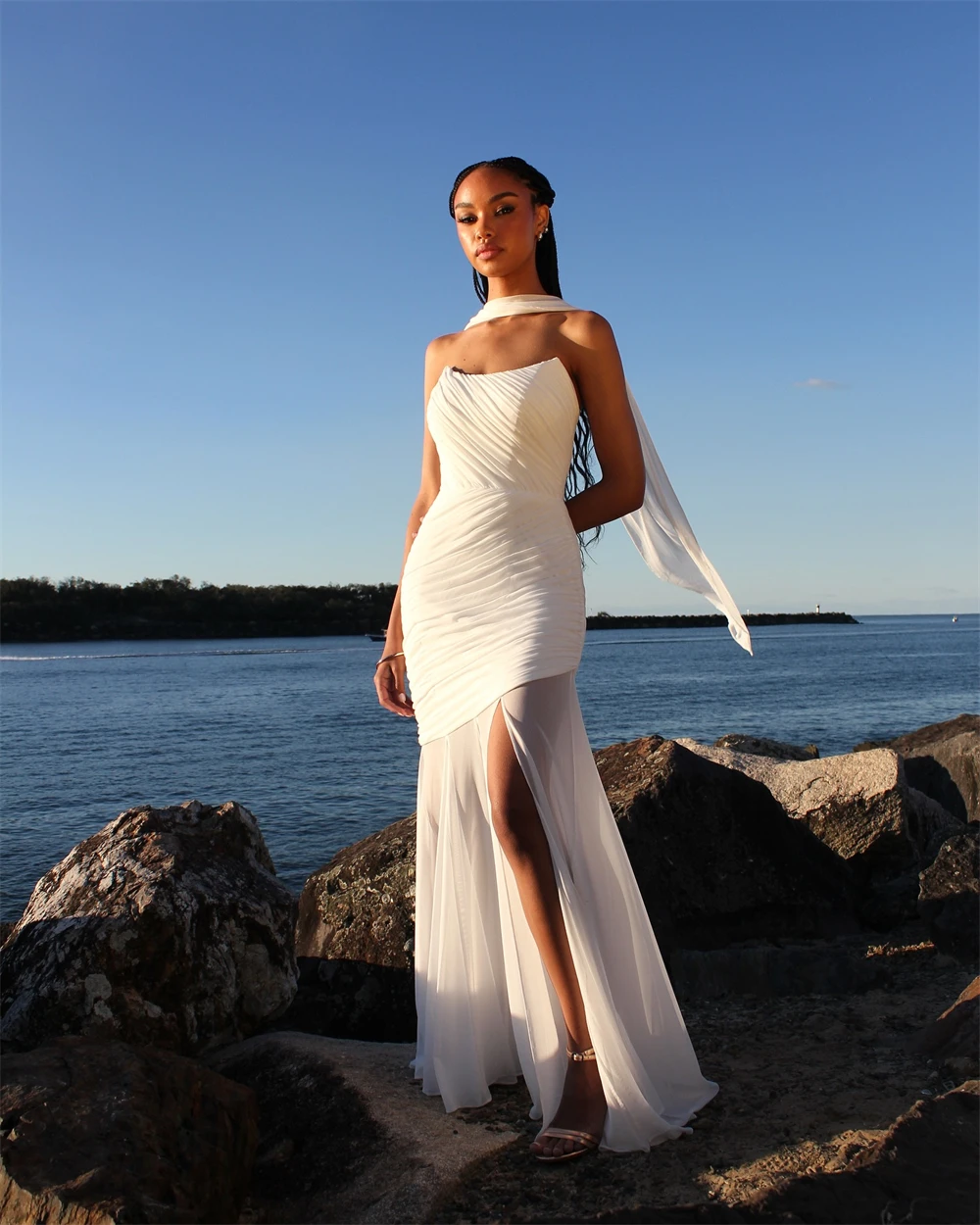 

Customized Temperament White Chiffon Evening Dress Exquisite Strapless Sleeveless Prom Dress Formal Sweep Train Prom Dress