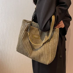 Bolso de mano de diseño grande para mujer, bolsa de mano de pana suave, a la moda, bandolera de hombro, cartera para compras, invierno, 2022