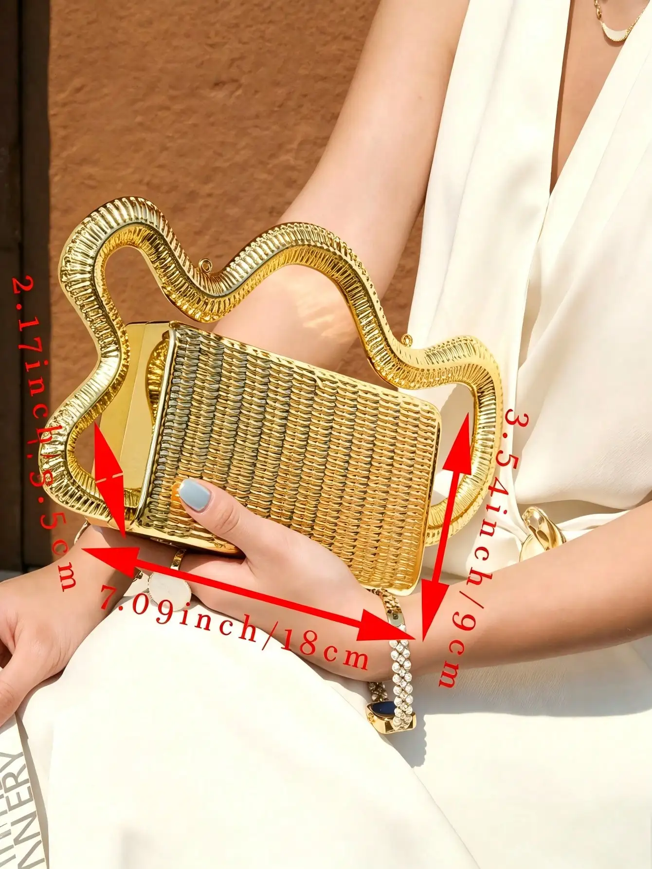 Gold Textured Metal Evening Clutch with Wavy Top Handle, Luxury Hard Box Crossbody Bag with Detachable Chain for Wedding Prom Cocktail Gift