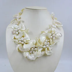 Classic white shell, pearl, flower necklace 20