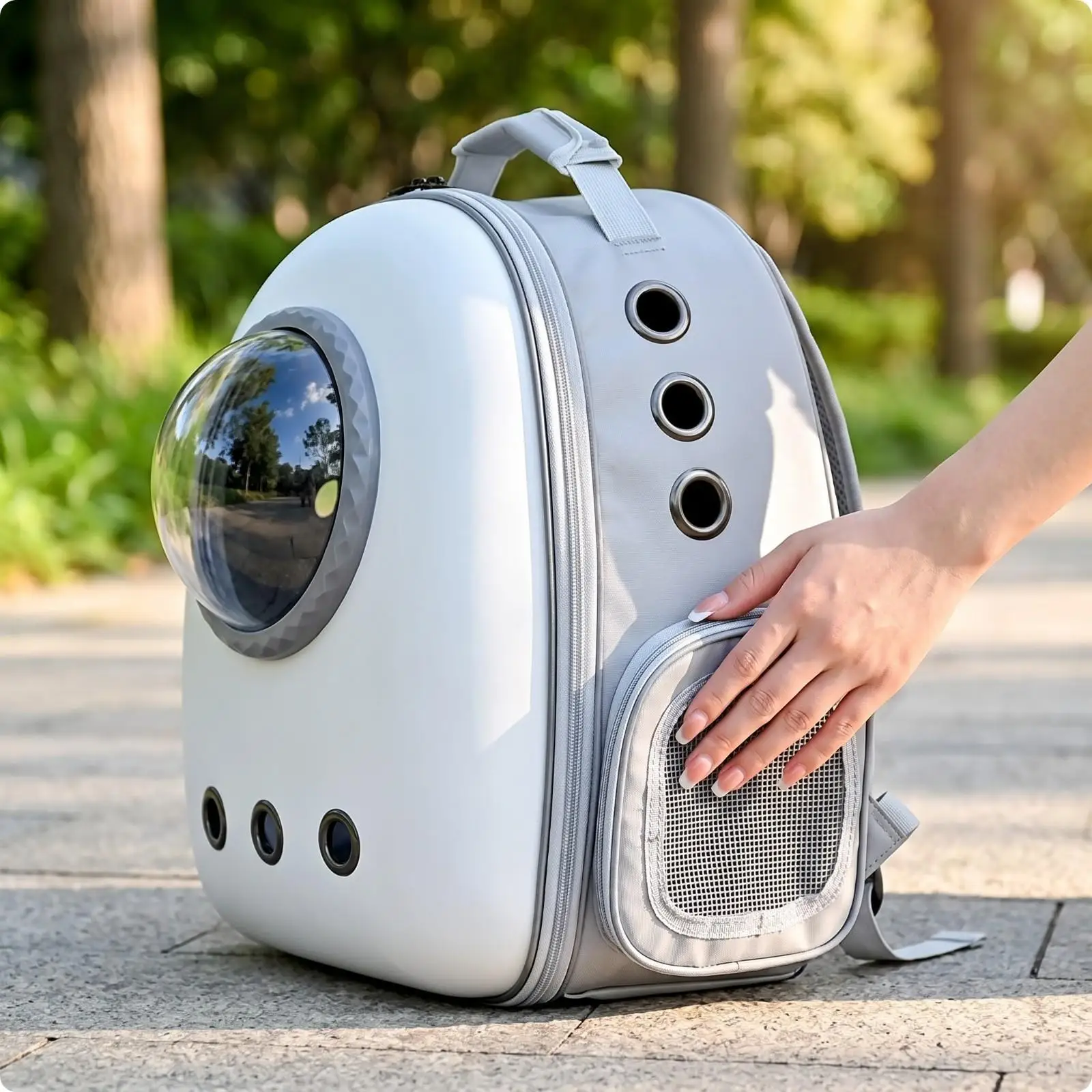 透明な猫用トラベルバックパックキャリア、調節可能なストラップ付きで小型ペットのアウトドアアドベンチャーに最適