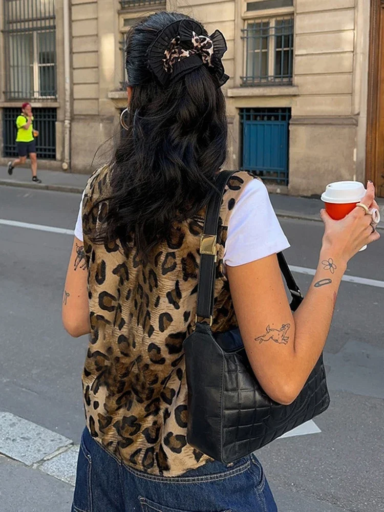 TARUXY Leopard Print Pin Vest For Women V-Neck Sleeveless Fashion Hot Girl Cardigan Top Female Autumn New Slim Fit Short Vest