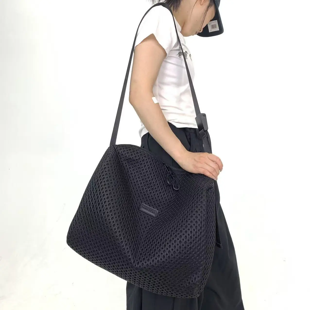 Ladies' oversized mesh casual crossbody bag with lazy style, versatile and simple shoulder bag