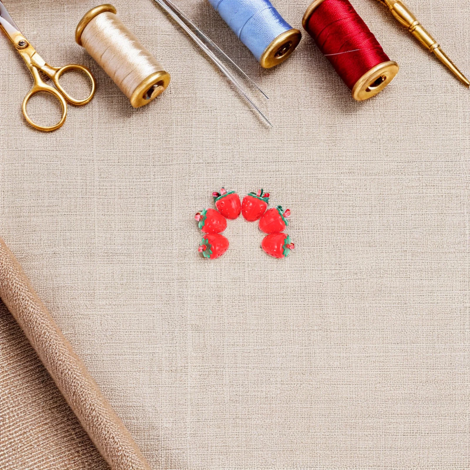 

50 Pcs Jewelry Accessories Strawberry Pendant for Necklace Red Resin Cute Charms