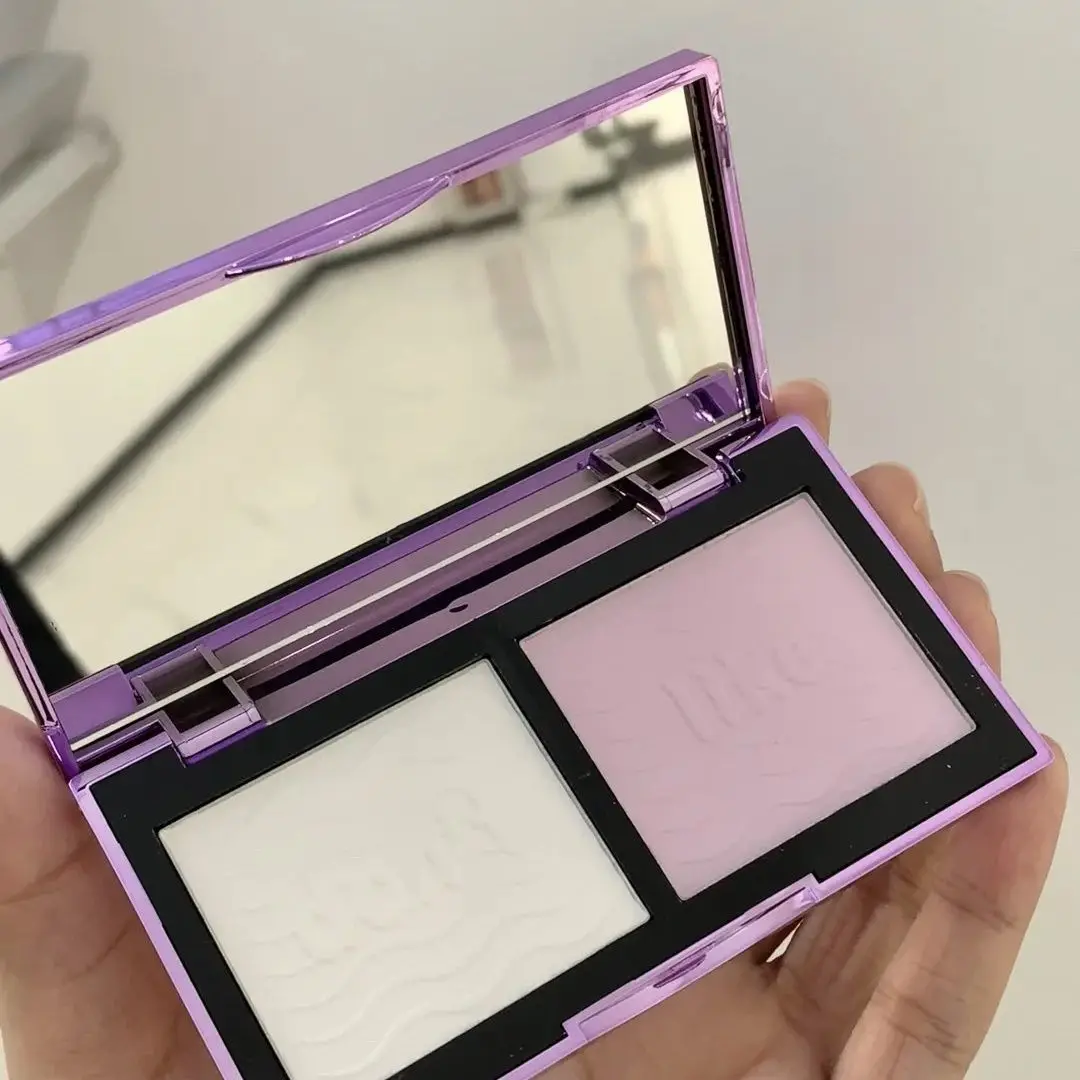 

Extremely Popular Double Can Produce A Thousand Effects. Purple White Powder Holds Make, Concealer, Controls Oil And Sets