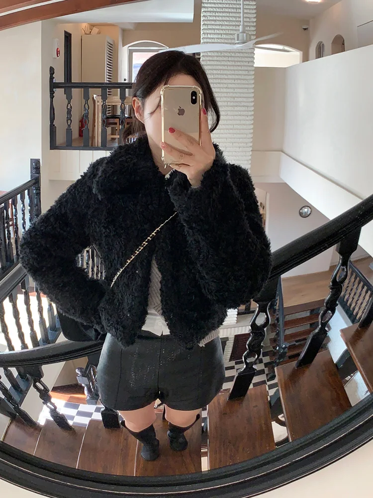 2025 Winter New Women's Thiened Bla Lamb Fur ort Coat Hair Inteated Outerwear Youth Faion Luxury Sle Long Sve