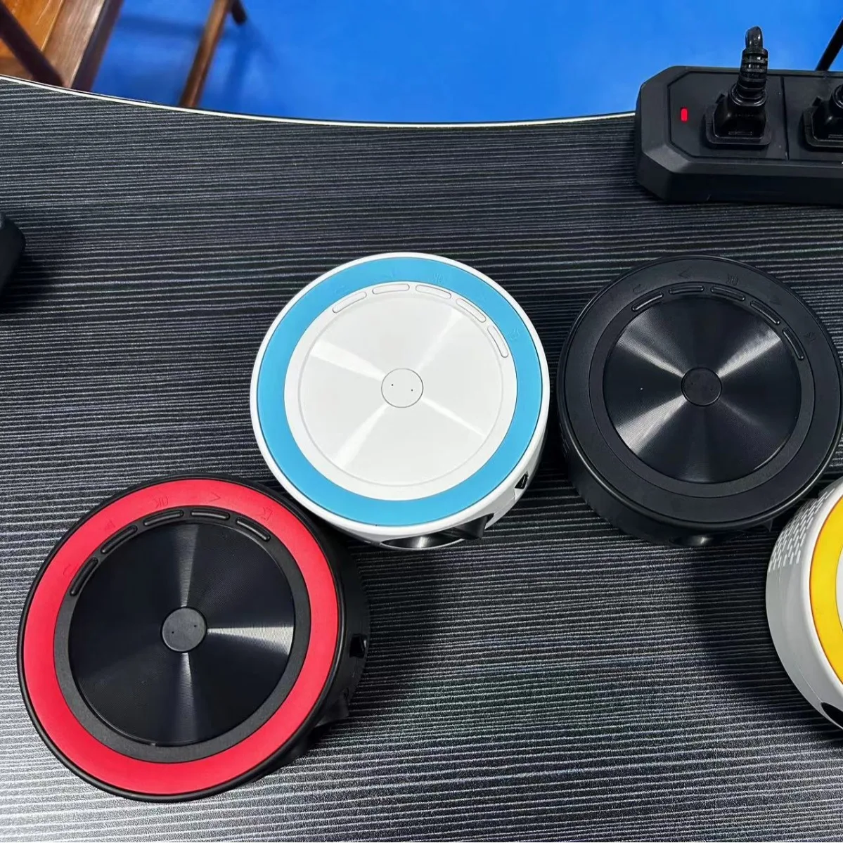 household micro-portable outdoor support mobile phone same-screen projector