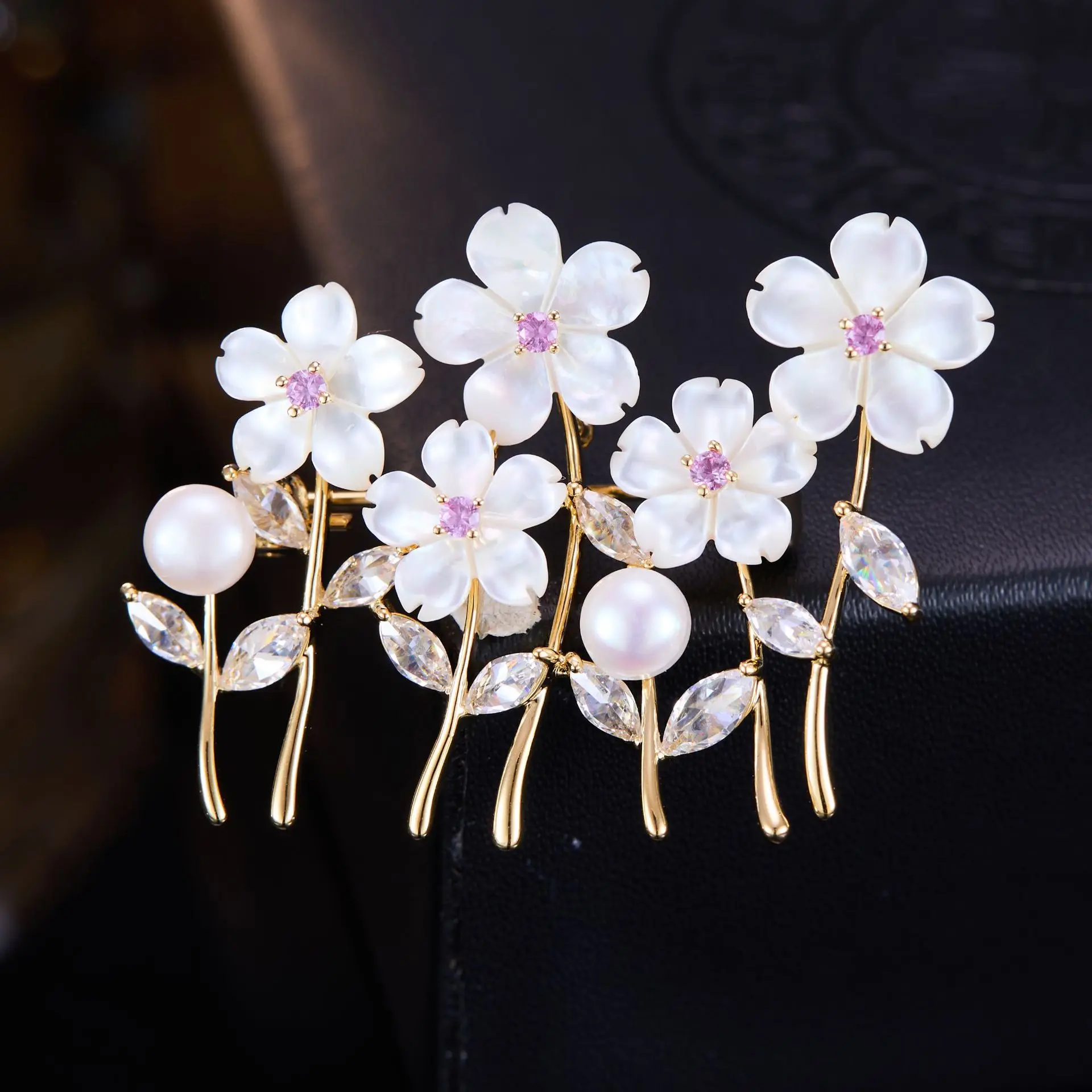 White Shell Cherry Blossom Pearl Brooch Women Lapel Pin Ornament For Holiday Gathering Daily Casual Events Christmas