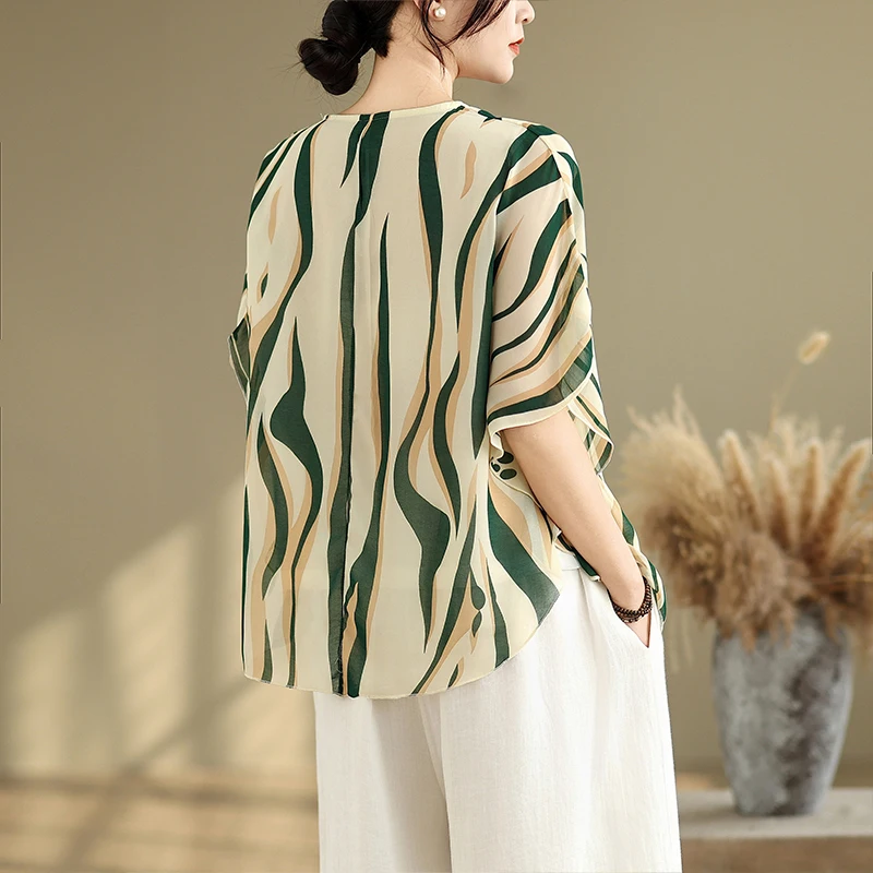 Elegancka bluzka szyfonowa damska letnia odzież nowa, lekka, drapowana, cienka, model dla kobiet w średnim wieku i starszych.